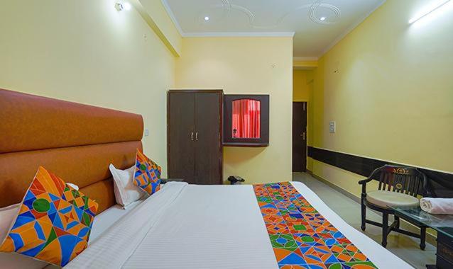 בית מלון כפרי Paras Plaza