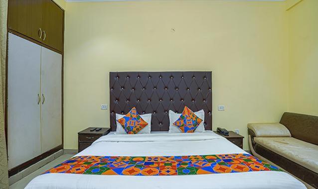 בית מלון כפרי Paras Plaza