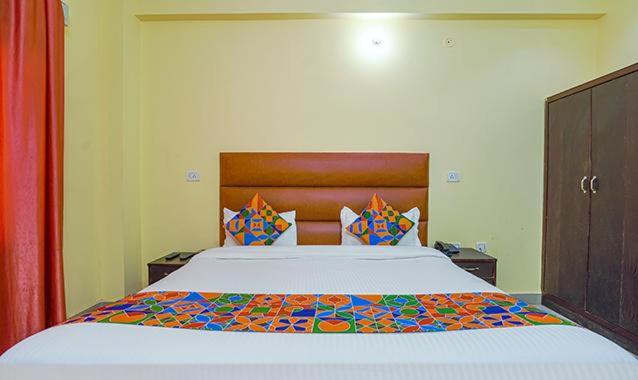 בית מלון כפרי Paras Plaza