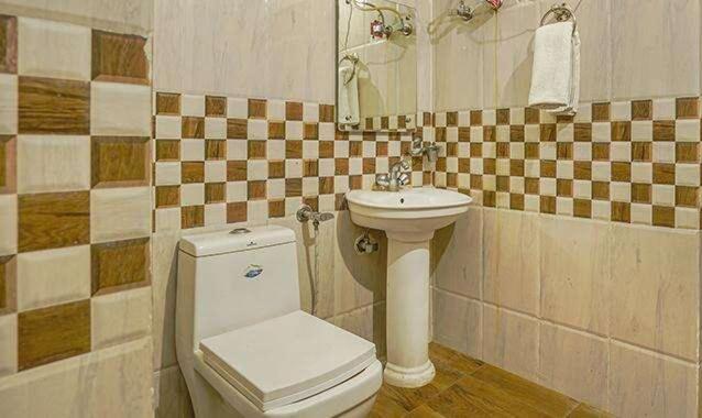 בית מלון כפרי Paras Plaza