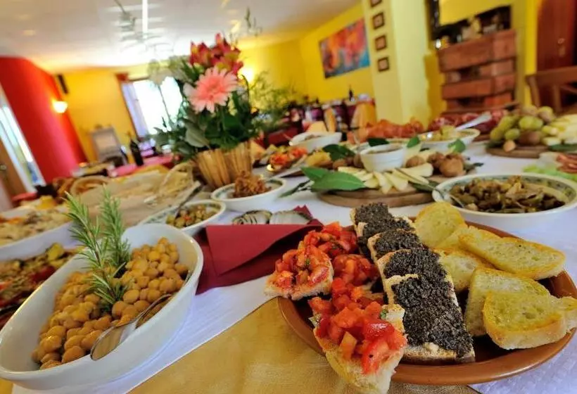 هتل Agriturismo Arcobaleno Assisi
