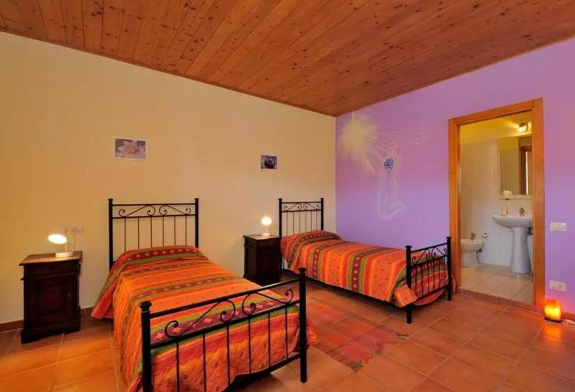 هتل Agriturismo Arcobaleno Assisi