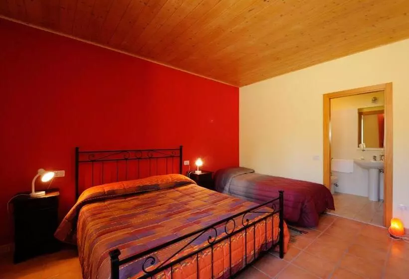 هتل Agriturismo Arcobaleno Assisi