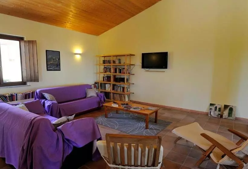 هتل Agriturismo Arcobaleno Assisi