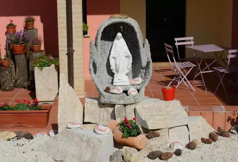 هتل Agriturismo Arcobaleno Assisi