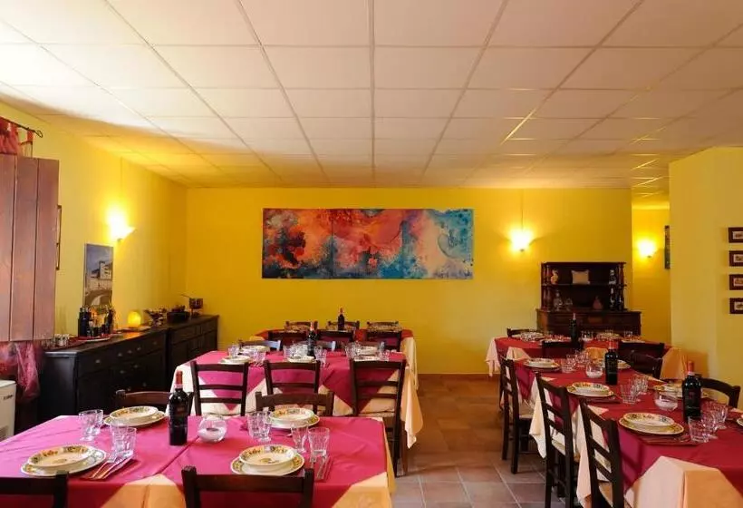هتل Agriturismo Arcobaleno Assisi