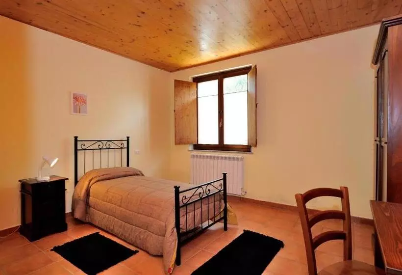 هتل Agriturismo Arcobaleno Assisi