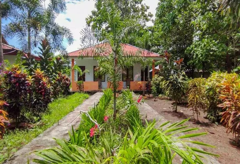 Hotelli Oyo 90988 Tangkoko Jungle Homestay