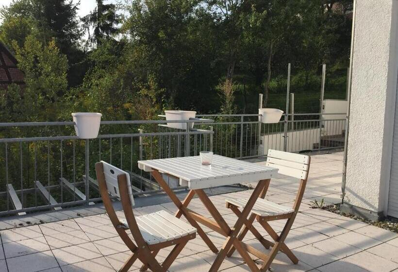 بنسيون Emc Maisonette