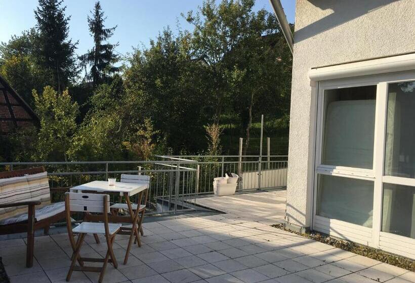 بنسيون Emc Maisonette