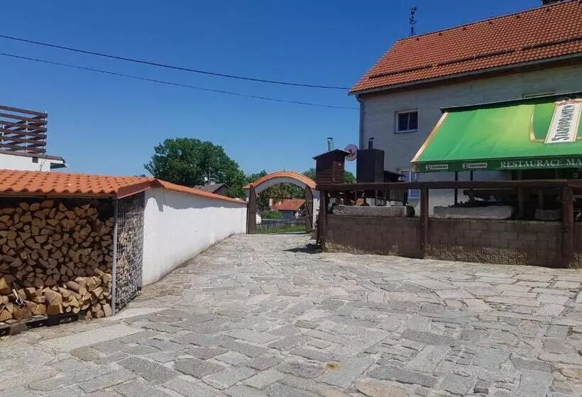 ペンション Penzion Na Statku Březová