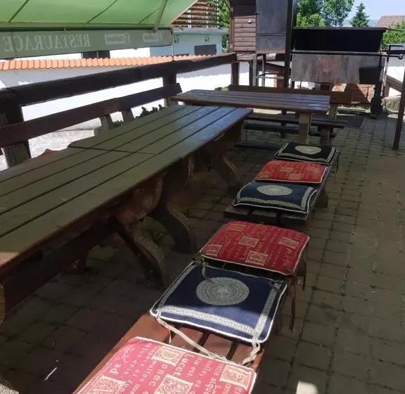 ペンション Penzion Na Statku Březová