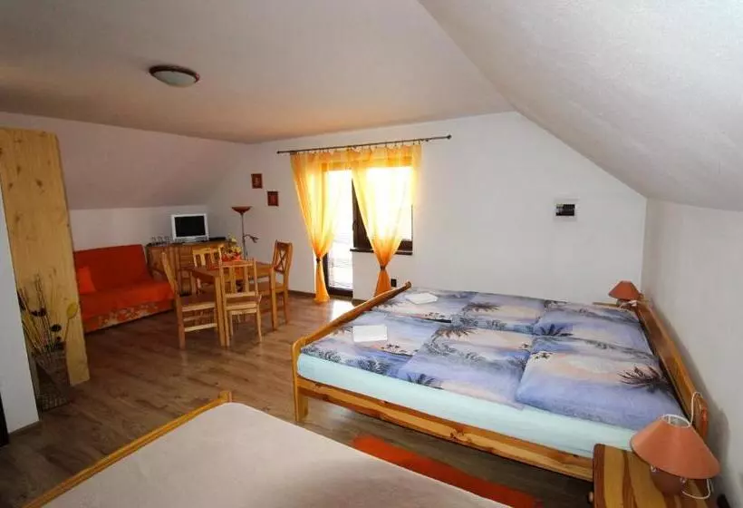 Majatalo Penzion Saty