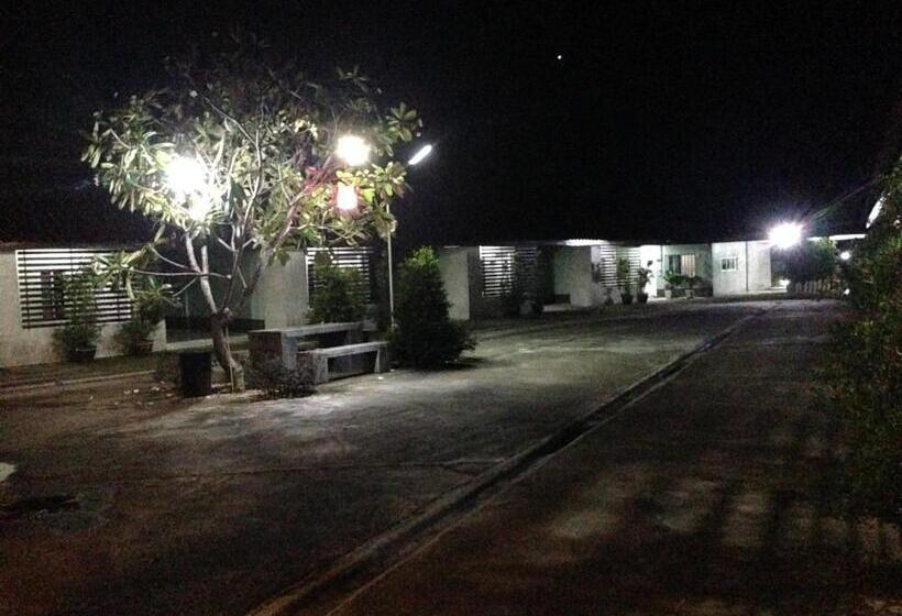 הוסטל Rada Phan