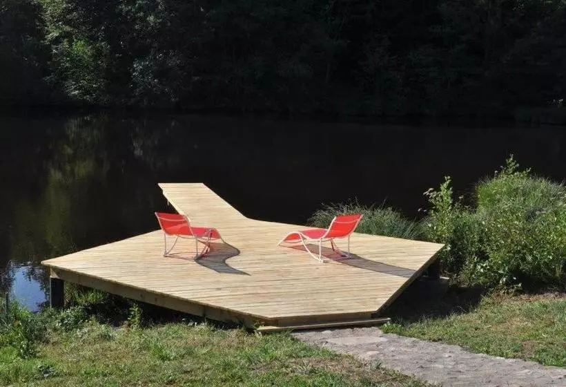 Aamiaismajoitus (B&B) Chambre Merisier Dans Une Ferme Avec étang Privé Au Coeur De La Région Des Mille étangs, Faucogney E