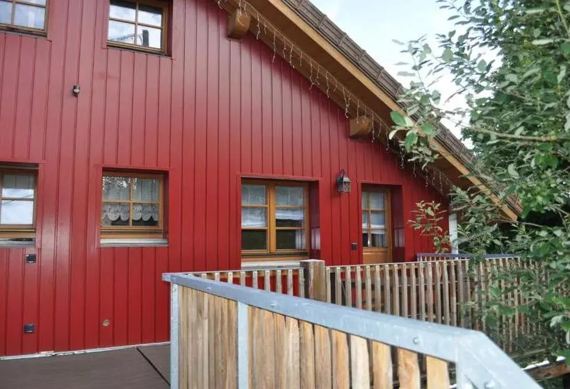 Aamiaismajoitus (B&B) Chambre Merisier Dans Une Ferme Avec étang Privé Au Coeur De La Région Des Mille étangs, Faucogney E