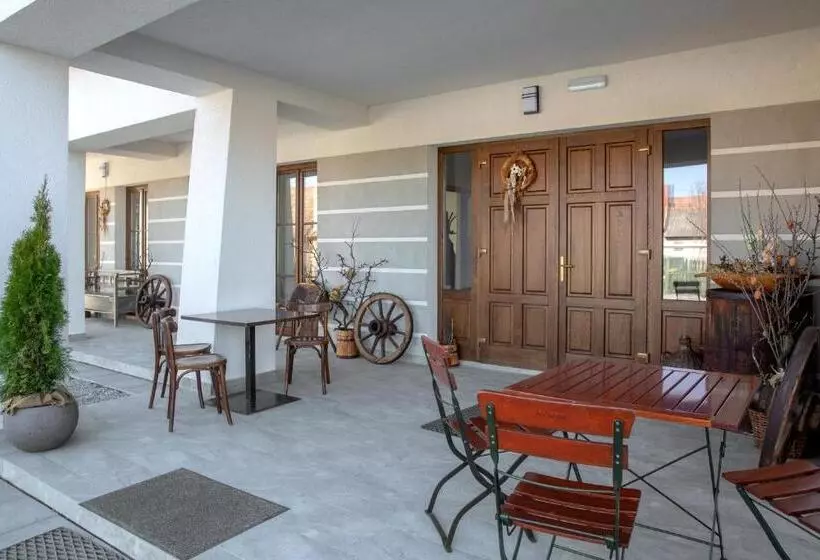 Aamiaismajoitus (B&B) Csató Panzió   Pensiunea Csató