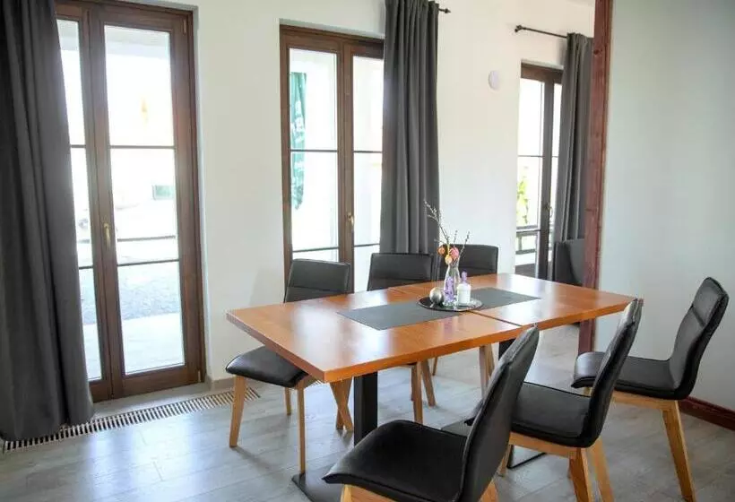 Aamiaismajoitus (B&B) Csató Panzió   Pensiunea Csató