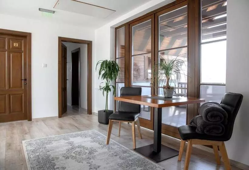 Aamiaismajoitus (B&B) Csató Panzió   Pensiunea Csató