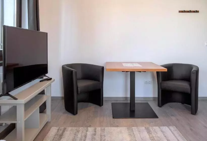 Aamiaismajoitus (B&B) Csató Panzió   Pensiunea Csató