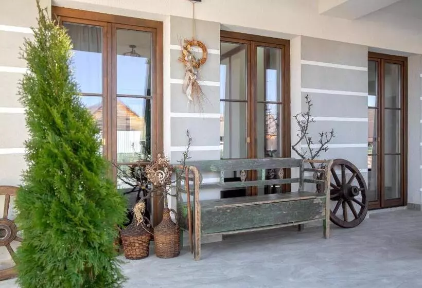 Aamiaismajoitus (B&B) Csató Panzió   Pensiunea Csató