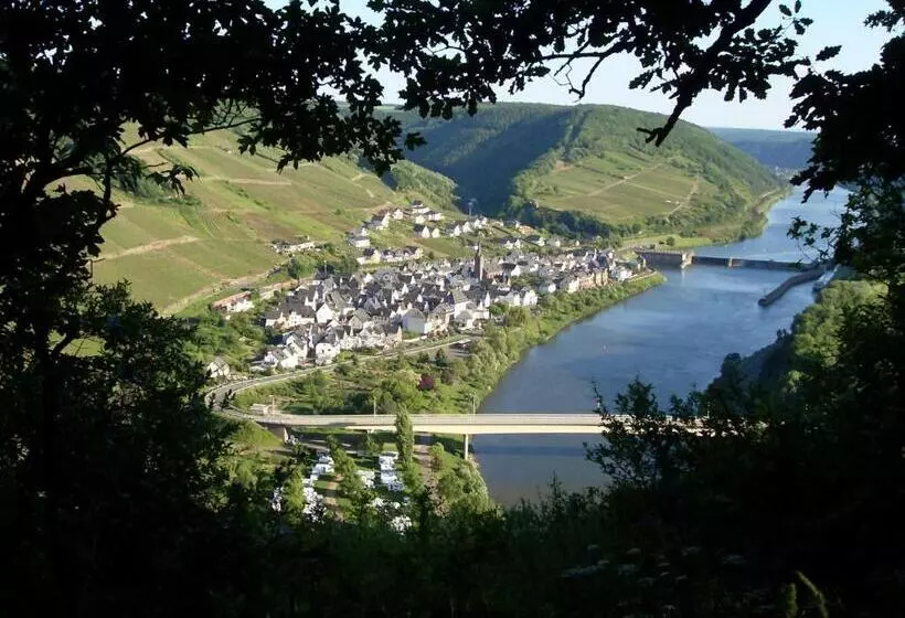 Aamiaismajoitus (B&B) Gästehaus Mona Lisa