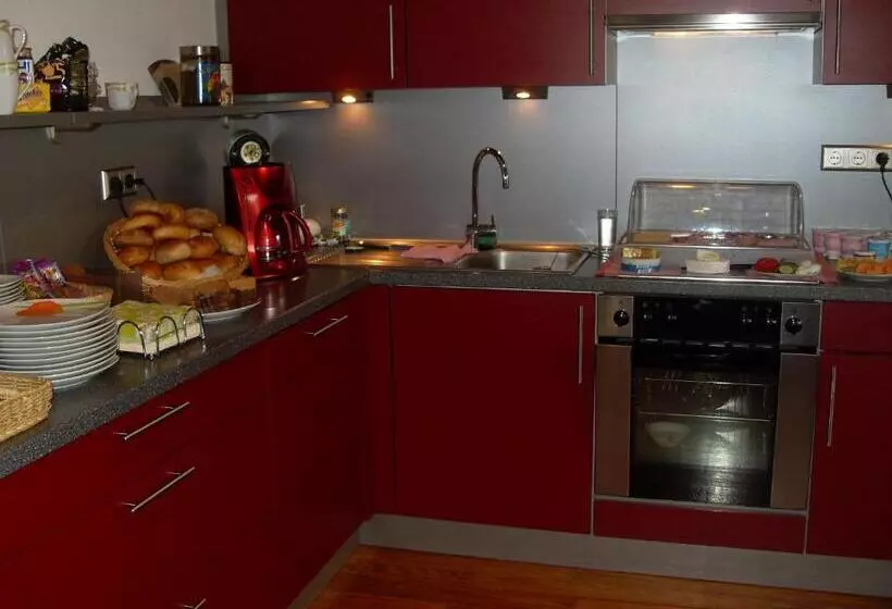 Aamiaismajoitus (B&B) Gästehaus Mona Lisa