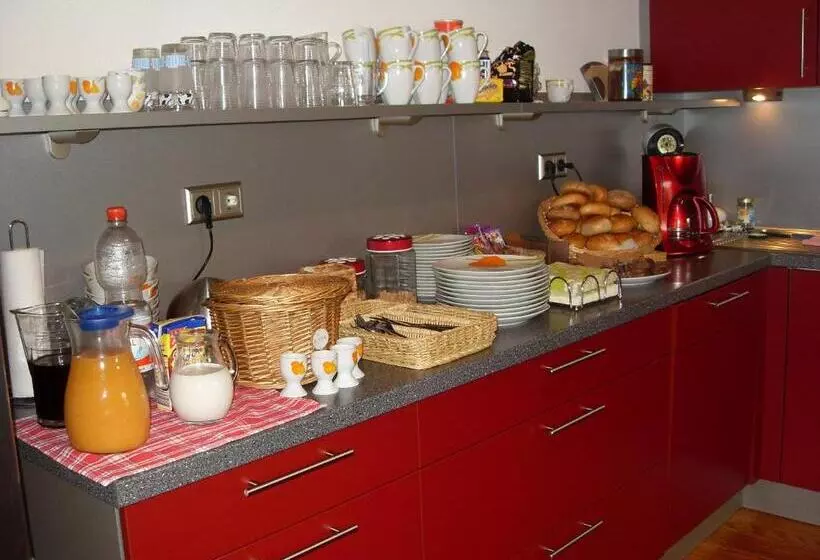 Aamiaismajoitus (B&B) Gästehaus Mona Lisa