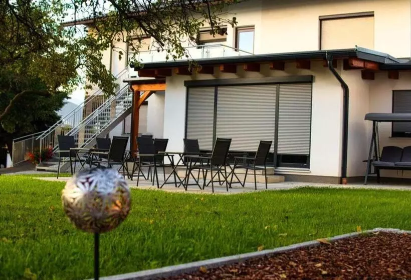 Aamiaismajoitus (B&B) Pension Puster