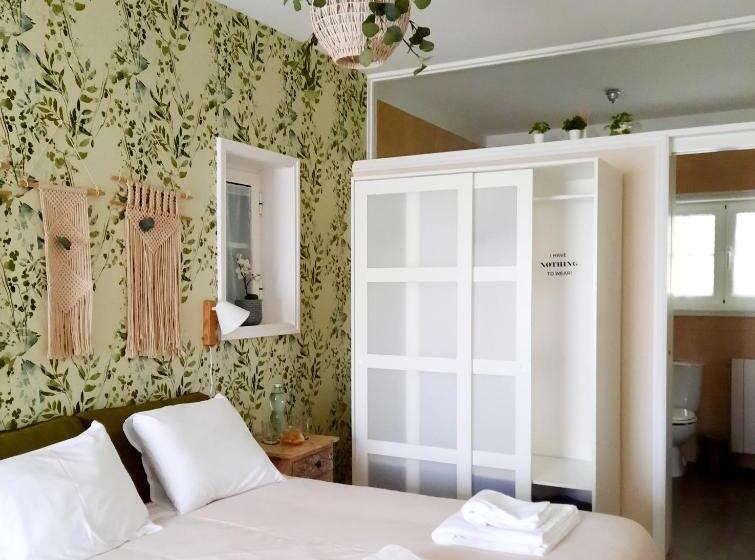 Bed and Breakfast Smiling Places   Guest House In Labruge