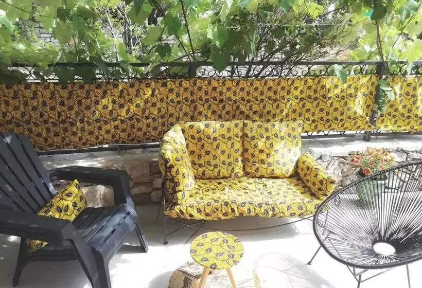 Aamiaismajoitus (B&B) Un Nid Entre Vignes Et Pierres Pic St Loup