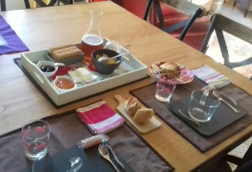 Aamiaismajoitus (B&B) Un Nid Entre Vignes Et Pierres Pic St Loup