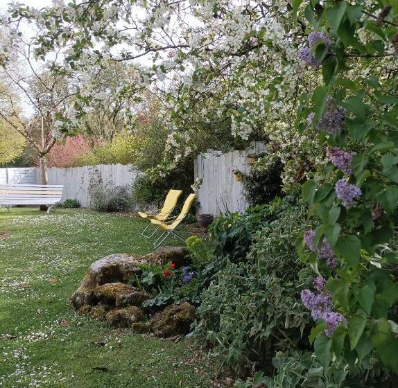 مبيت وإفطار Varzay Autour Du Puits