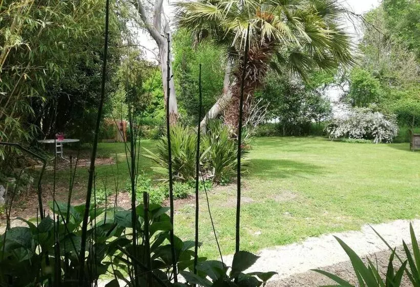 ベッドアンドブレックファースト Varzay Autour Du Puits