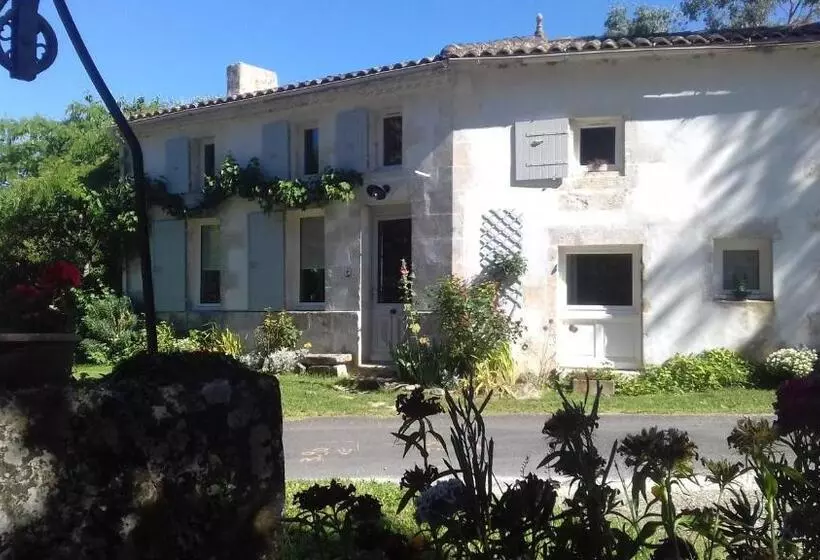 ベッドアンドブレックファースト Varzay Autour Du Puits