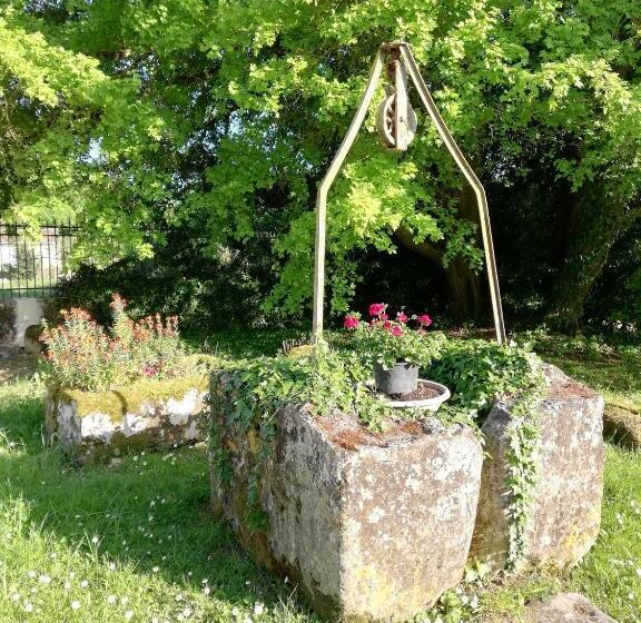 مبيت وإفطار Varzay Autour Du Puits