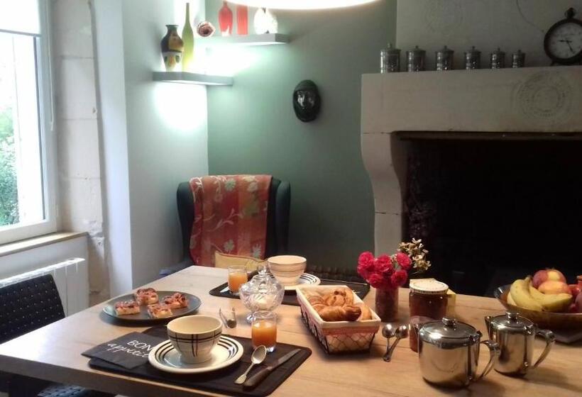 مبيت وإفطار Varzay Autour Du Puits