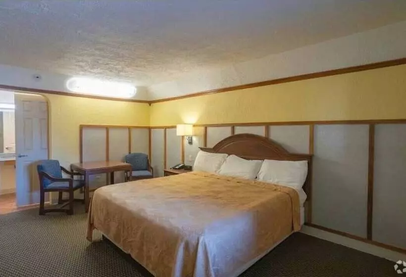 Bo Hotel Canadian Courts