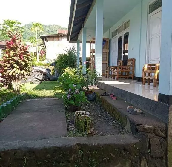 Hotelli Oyo 91230 Kelimutu Eco Village