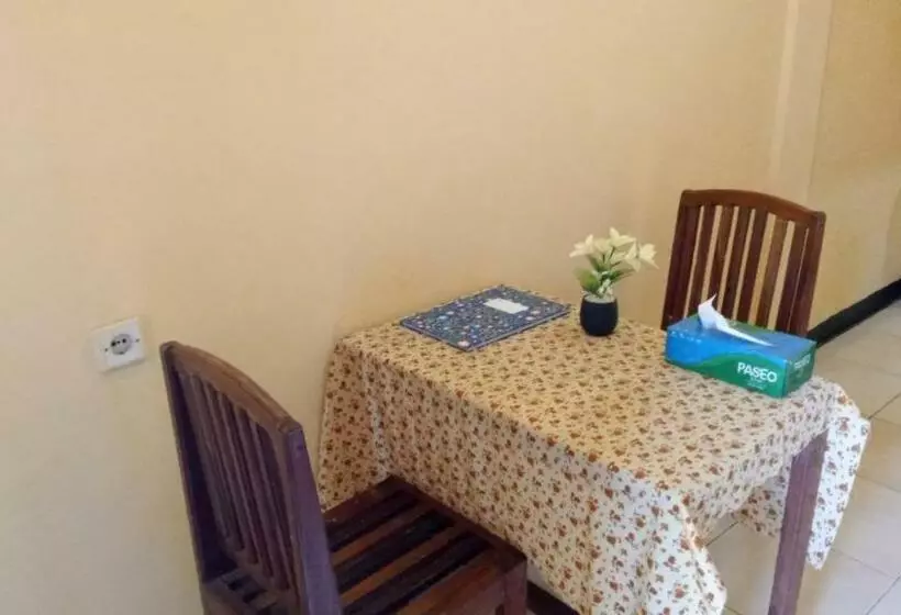 Hotelli Oyo 91230 Kelimutu Eco Village