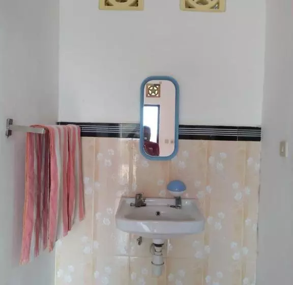 Hotelli Oyo 91230 Kelimutu Eco Village