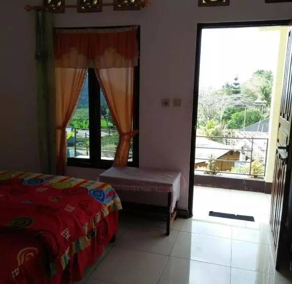 Hotelli Oyo 91230 Kelimutu Eco Village