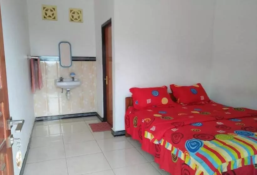 Hotelli Oyo 91230 Kelimutu Eco Village