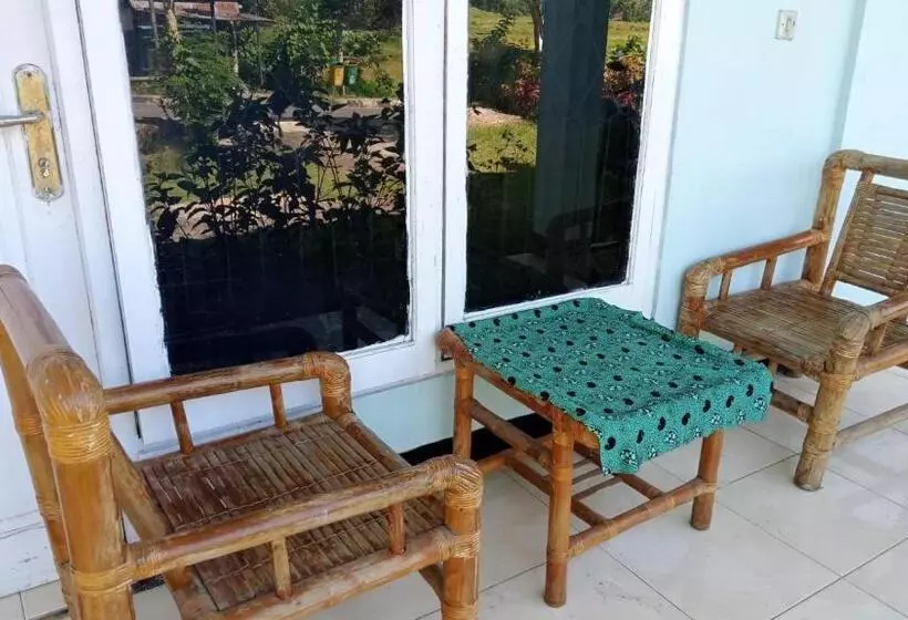 Hotelli Oyo 91230 Kelimutu Eco Village