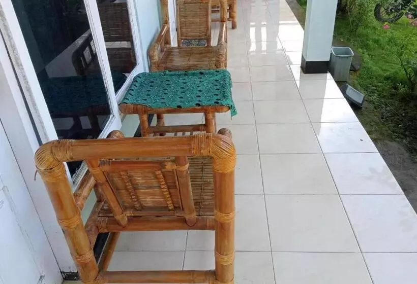 Hotelli Oyo 91230 Kelimutu Eco Village