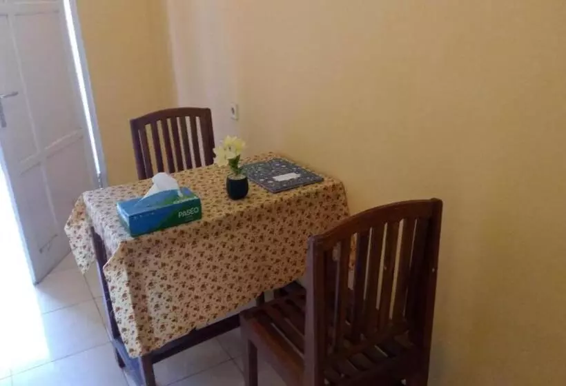 Hotelli Oyo 91230 Kelimutu Eco Village