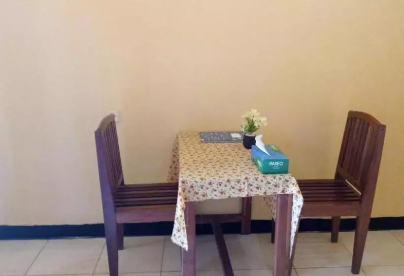 Hotelli Oyo 91230 Kelimutu Eco Village