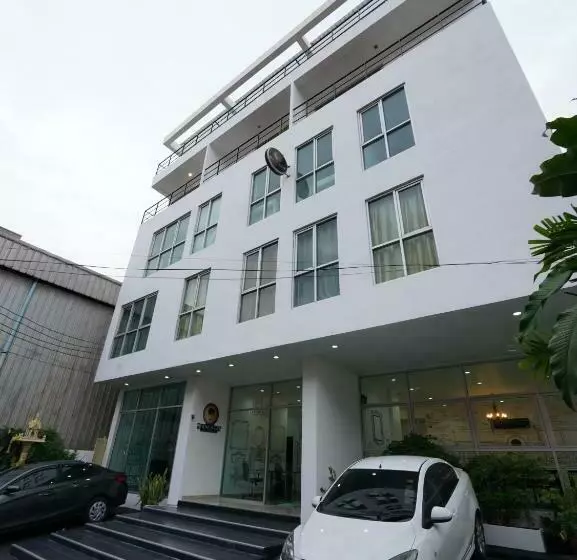 هتل Roomquest Bangkok Sukhumvit 50