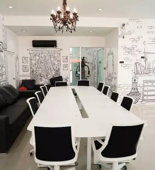 هتل Roomquest Bangkok Sukhumvit 50