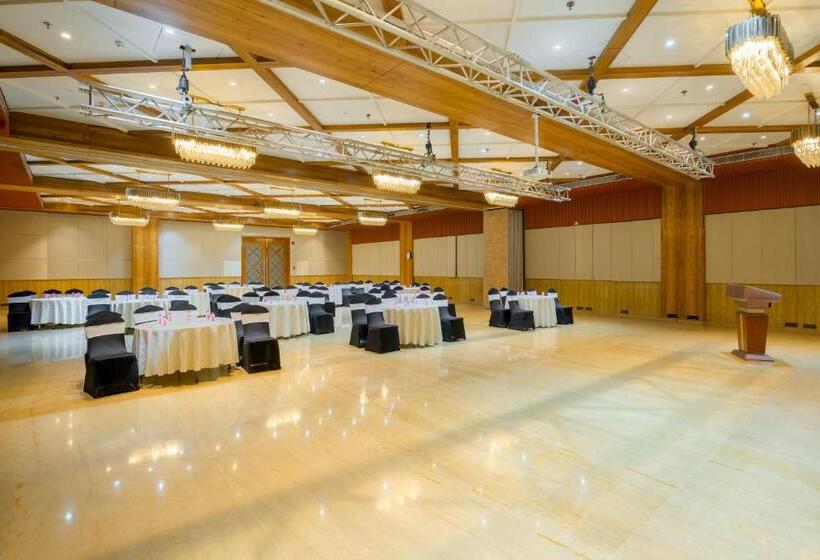 בית מלון כפרי Treat Beach Resort